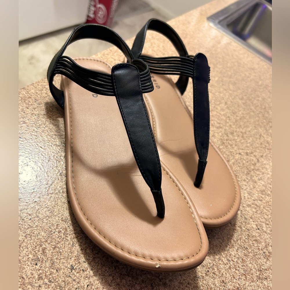11 Wide Torrid black and tan sandals
